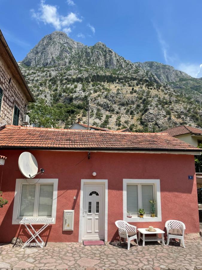 Cozy Little House Kotor Apartamento Exterior foto